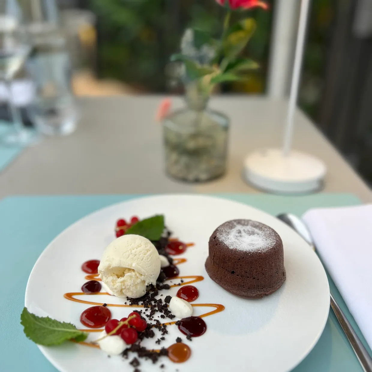the chocolate cake with vanilla ice cream